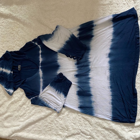 zim & zoe Tops - Tie dye hoodie tee shirt size 18/20
